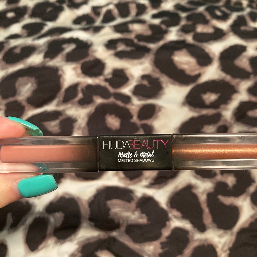 Huda beauty matte and metal liquid eyeshadow